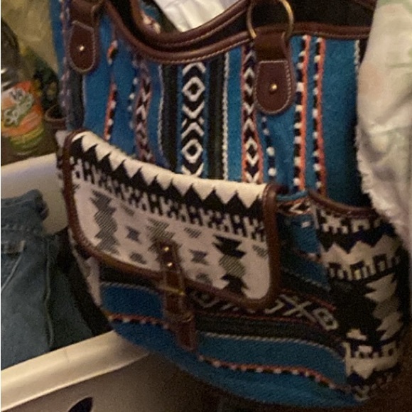 Large purse southwestern color pattern - Picture 3 of 3